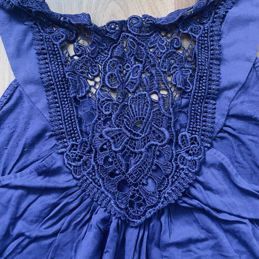 EXPRESS crotchet detail tank top - Picture 6 of 6